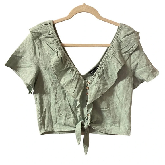 NWT VERY J SAGE GREEN CROPPED BOHO V-NECK BLOUSE - Picture 1 of 5